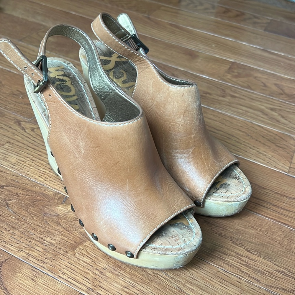 Sam Edelman tan leather wedges with metal detail